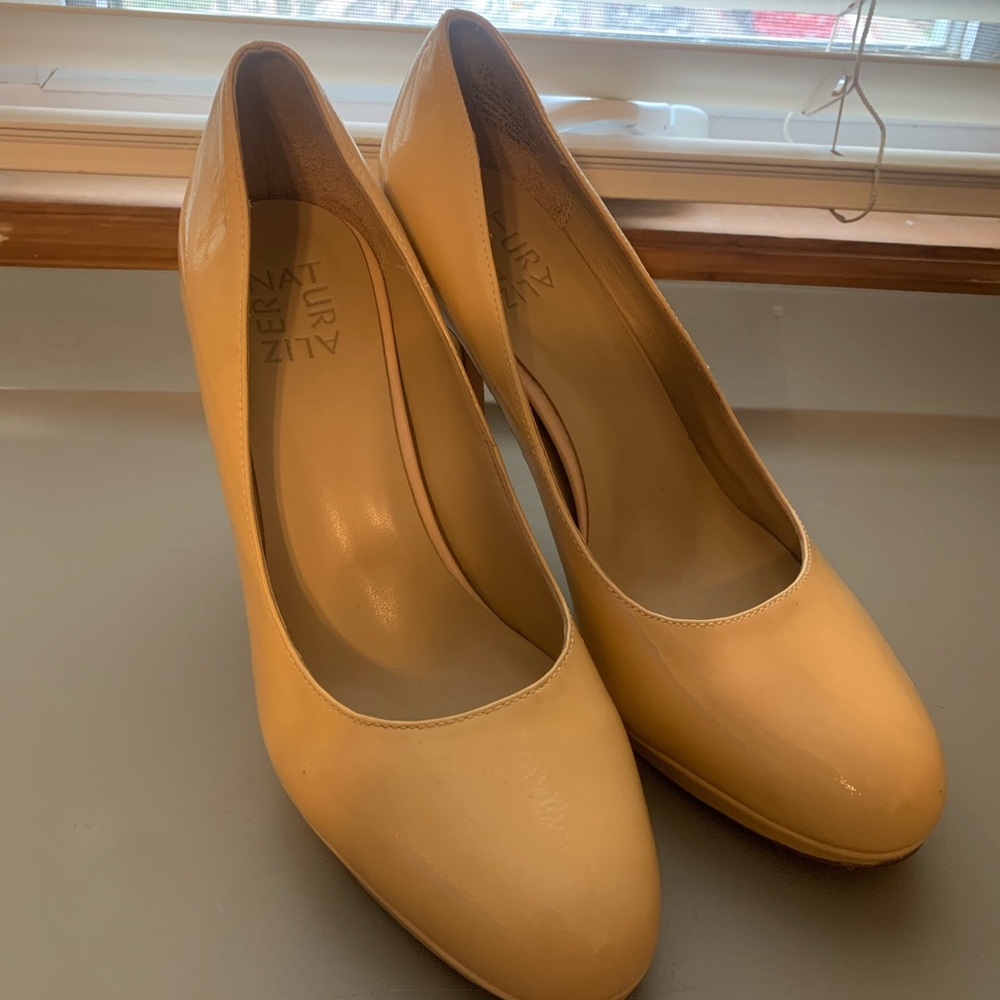 Naturalizer Women's Cream Pumps
